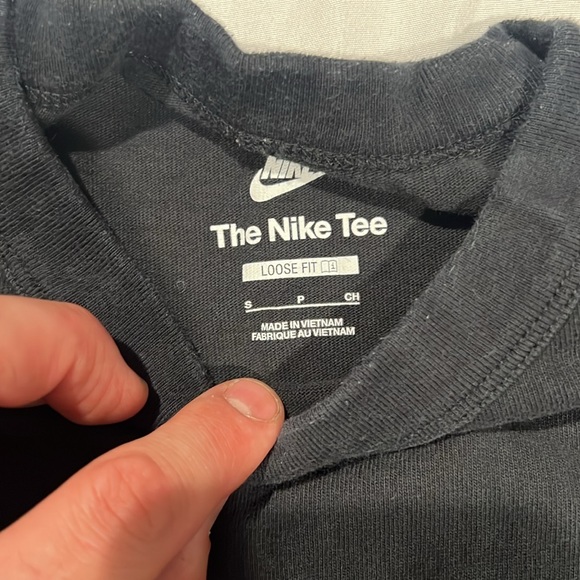 Nike Men’s Small Black The Nike Tee loose fit - Picture 3 of 3